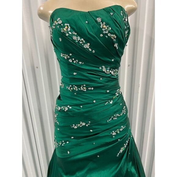 ⭐️Womens Emerald Beaded Evening Gown - Picture 5 of 9